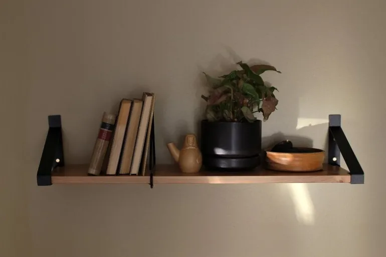 Lundia Trådbokstöd, triangel, svart