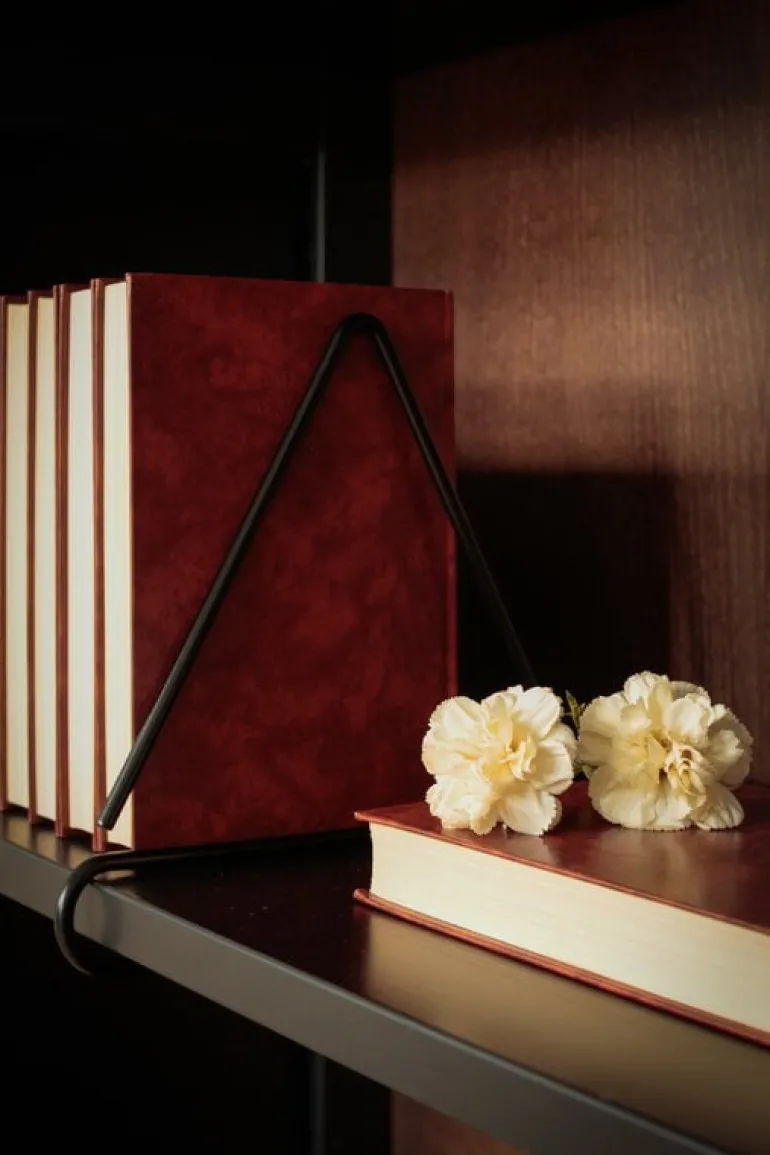 Lundia Trådbokstöd, triangel, svart