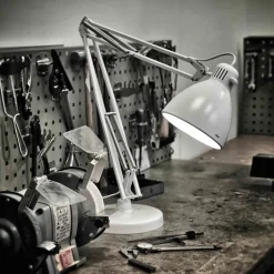 Luxo L-1 skrivbordslampa, vit
