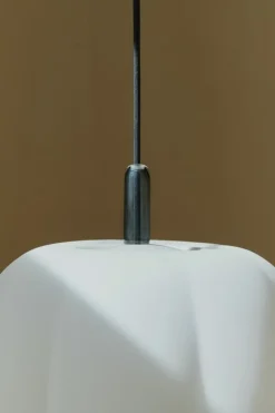 Made By Hand PePo pendellampa, 30 cm, opalglas