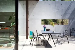 Magis Chair One stol, svart, ben i målad aluminium