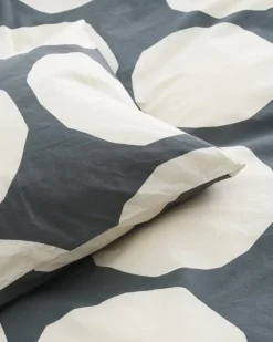 Marimekko Kivet örngott, 50 x 60 cm, träkol - naturvit