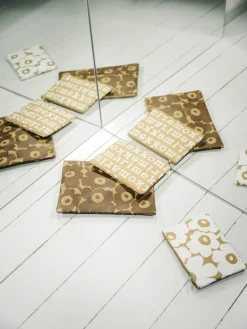 Marimekko Logo fodral, A5, brun - naturvit