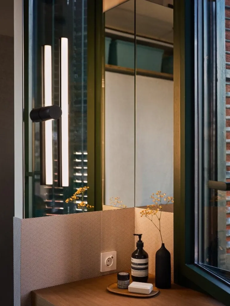 Marset Ambrosia A 60 AC vägglampa, höger, 2700 K, svart