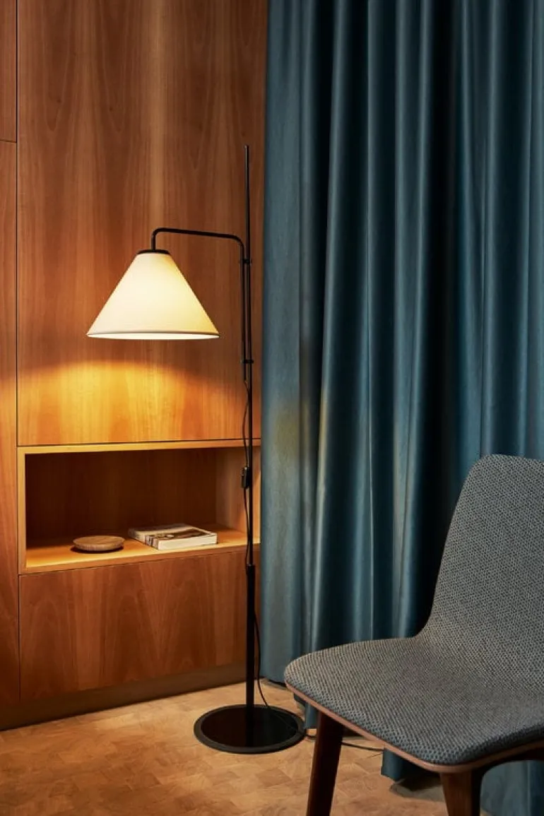 Marset Funiculi Fabric golvlampa, svart - sand