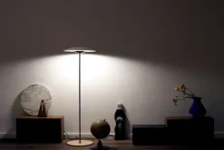 Marset Ginger P golvlampa, ek - vit