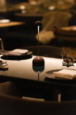 Marset Sips bärbar lampa, choklad - guld