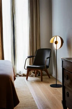 Marset Theia P golvlampa, svart