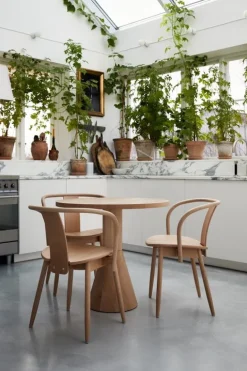 Massproductions Draft matbord, bok