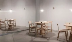 Massproductions Draft matbord, bok