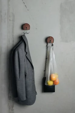 Massproductions Hercule väggkrok, oljad valnöt