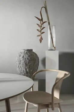 Massproductions Icha stol, vitoljad bok