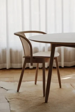 Massproductions Icha stol, vitoljad bok