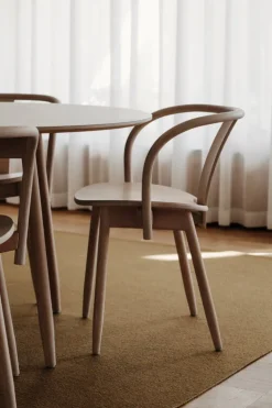 Massproductions Icha stol, vitoljad bok