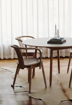 Massproductions Icha stol, vitoljad bok