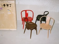 Massproductions Icha stol, svartbetsad bok