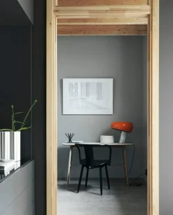 Massproductions Icha stol, svartbetsad bok