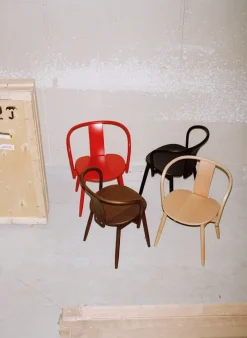 Massproductions Icha stol, naturlig bok