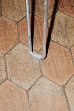 Massproductions Tio fåtölj, varmförzinkad