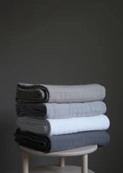 Matri Aava överkast, 160 x 260 cm, ljusgrå