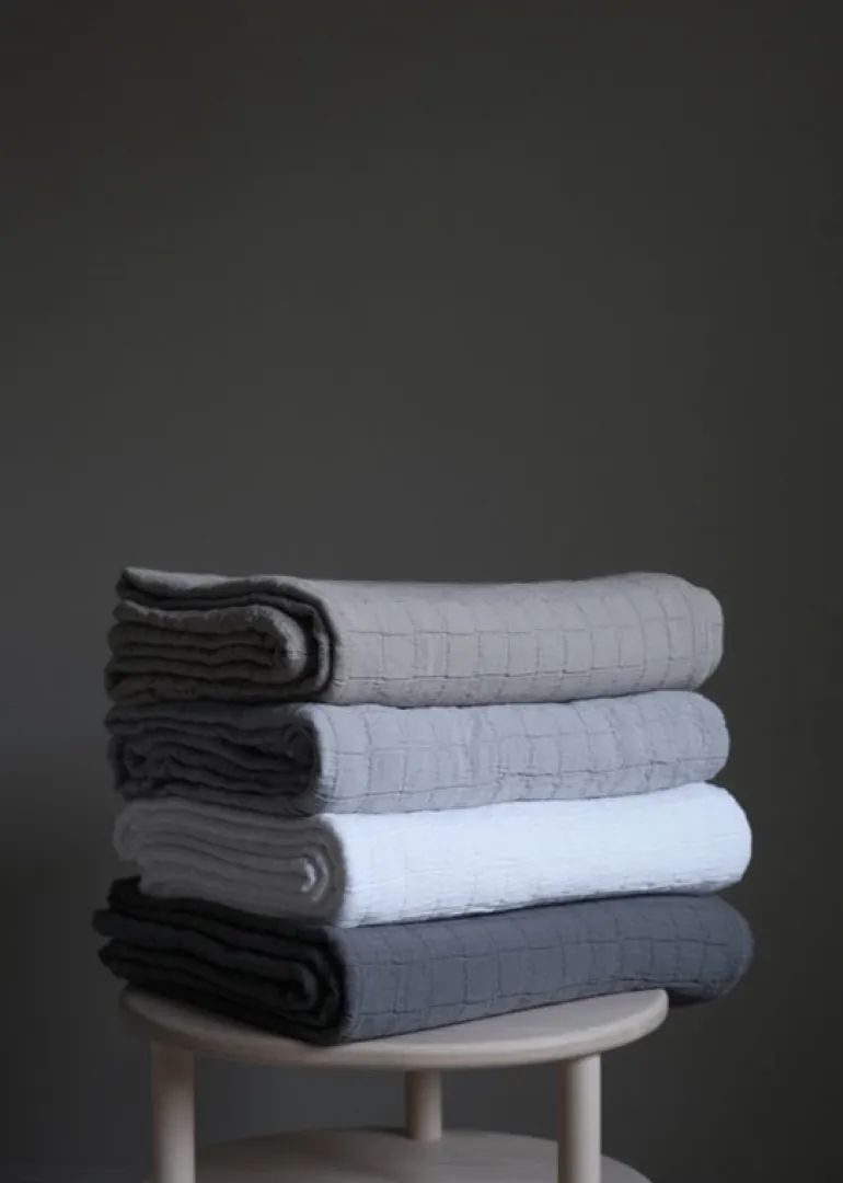 Matri Aava överkast, 160 x 260 cm, ljusgrå