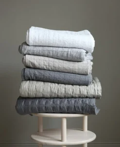 Matri Aava överkast, 160 x 260 cm, ljusgrå