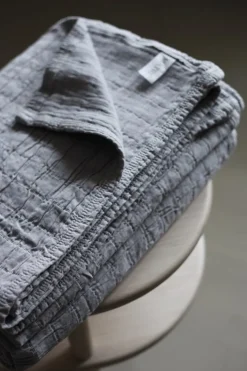 Matri Aava överkast dubbelsäng, 260 x 260 cm, mörkgrå