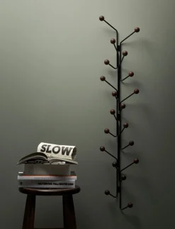 Maze Bill Vertical klädhängare, svart - betsad ek