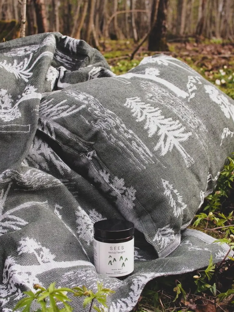 Metsä/Skogen Nebularis sittöverdrag, 45 x 160 cm, oliv - off-white