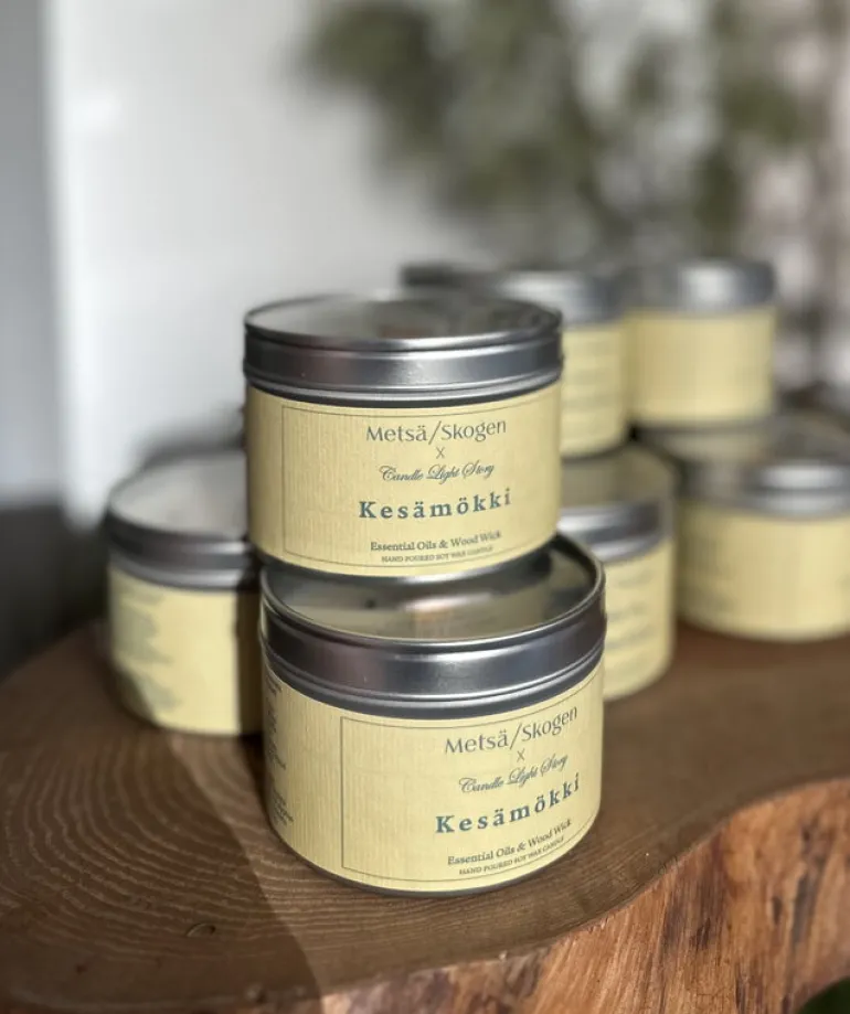 Metsä/Skogen Sojavaxljus 180 g, summer cottage