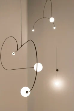 Michael Anastassiades Mobile Chandelier 13, svart patinerad mässing