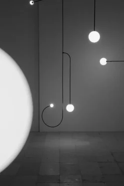 Michael Anastassiades Mobile Chandelier 11, svart patinerad mässing