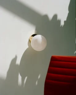 Michael Anastassiades Tip of the Tongue vägg-/taklampa, polerad mässing