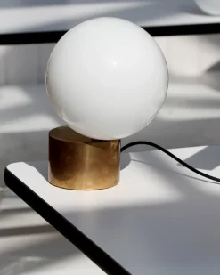 Michael Anastassiades Tip of the Tongue bordslampa, polerad mässing