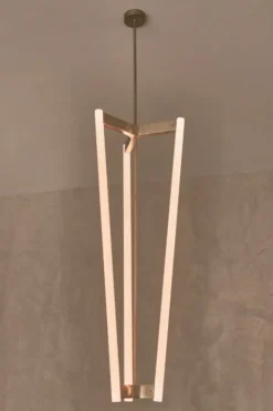Michael Anastassiades Tube ljuskrona, satinmässing