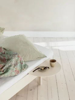 Moebe Säng, hög, 90–180 cm, sand