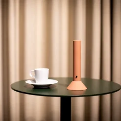 Mono Light Dawn Patrol ficklampa, beige röd