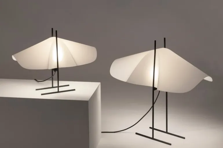 Motarasu Cho golvlampa, vit - svart