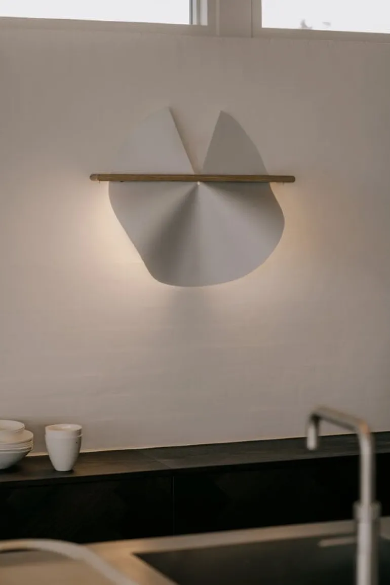 Motarasu Dawn vägglampa, vit - oljad ek