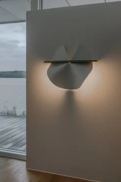 Motarasu Dawn vägglampa, vit - oljad ek