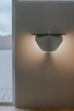 Motarasu Dawn vägglampa, vit - oljad ek