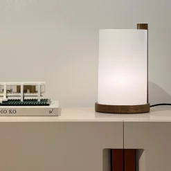 Motarasu Enso bordslampa, vit - svartoljad ek