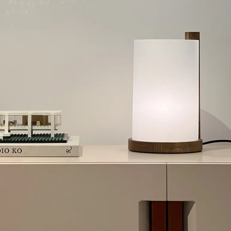 Motarasu Enso bordslampa, vit - svartoljad ek