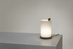 Motarasu Enso bordslampa, vit - svartoljad ek