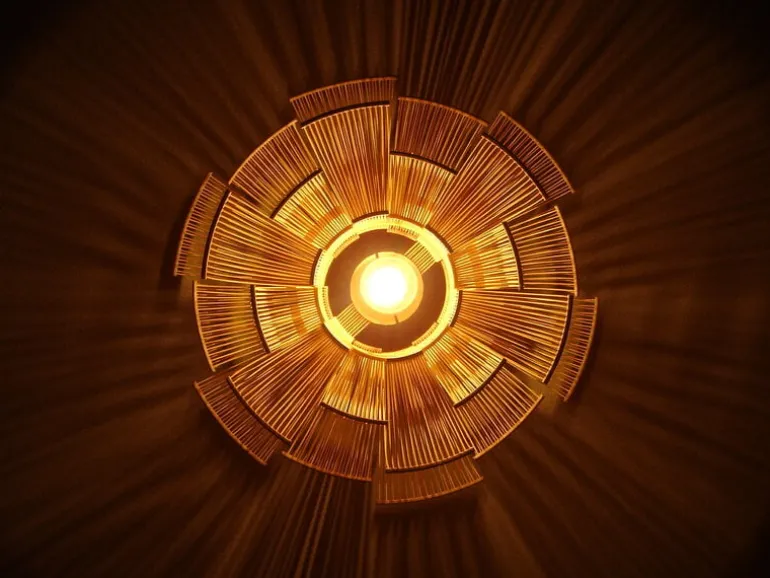 Motarasu Hokore pendellampa, bambu