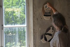 MUM's Mini Koala väggkonst, 20 x 30 cm, naturvit - svart - brun