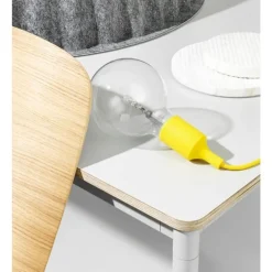 Muuto Base bord 140 x 80 cm, laminat med plywoodkanter