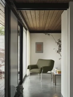 Muuto Couple soffbord, 40 x 84 cm, vågformad, ljusblå - mörk ek