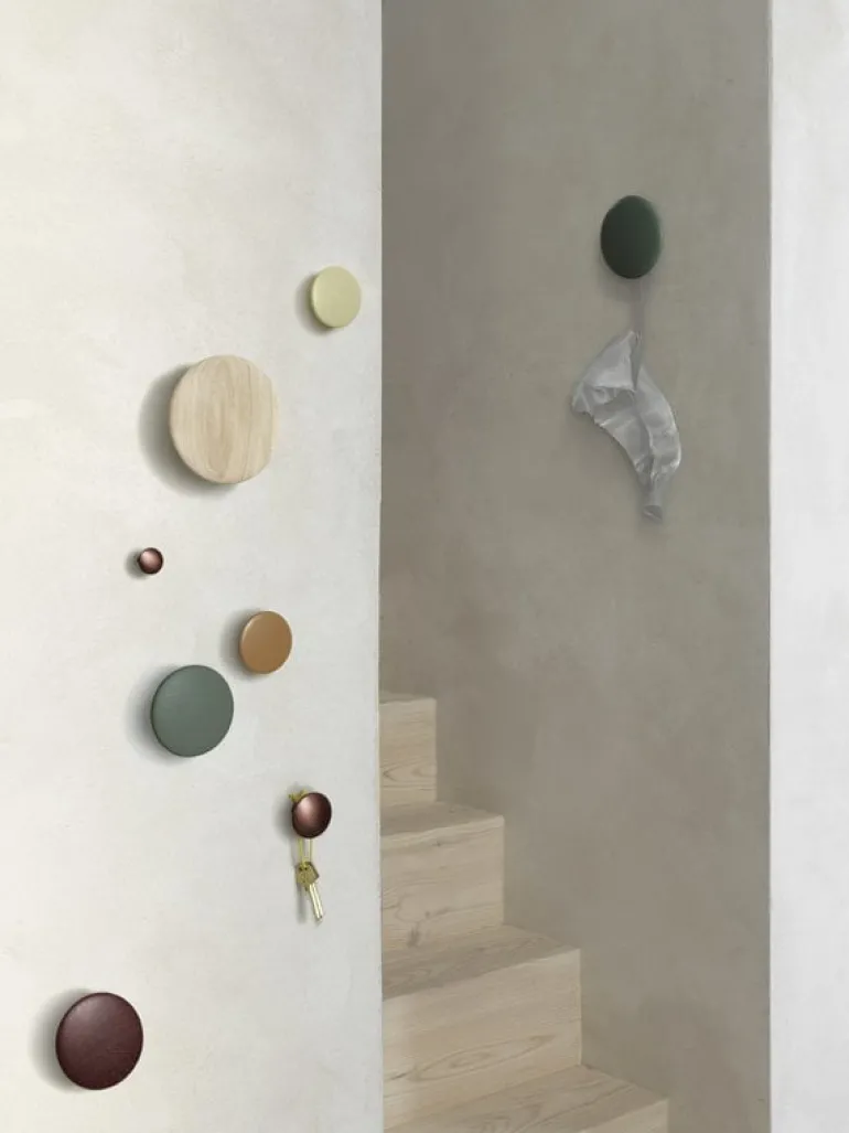 Muuto Dots klädkrokar i metall, set med 5, umbra