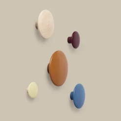 Muuto Dots Wood klädkrok, blekblå